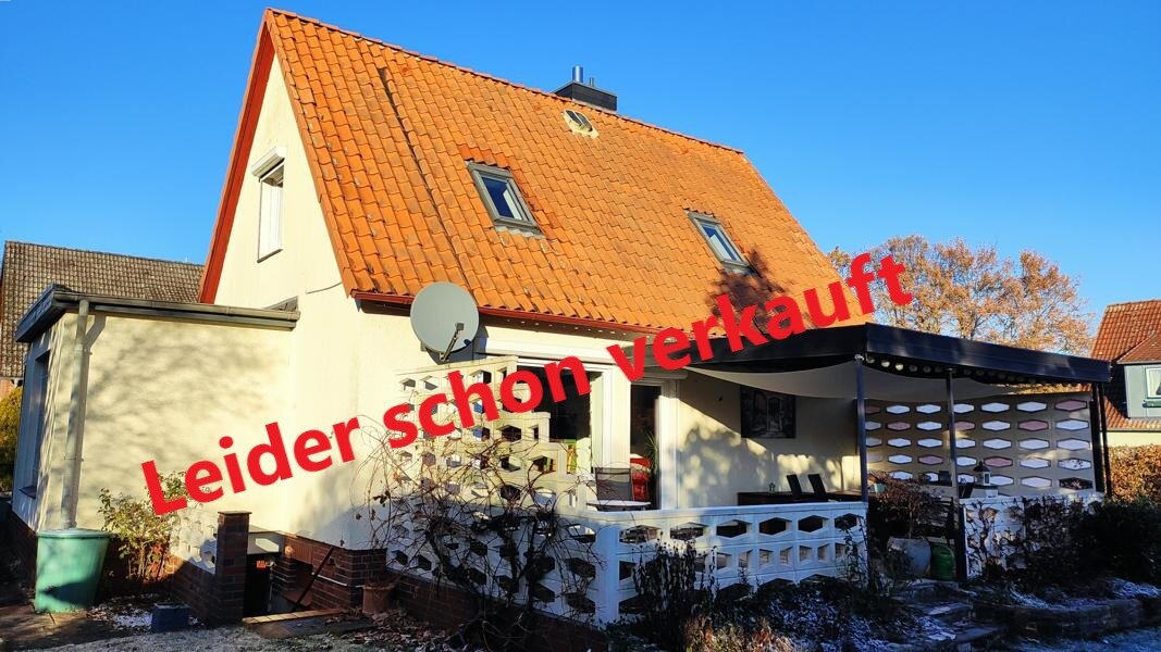 Kleines saniertes Einfamilienhaus mit Keller und Carport